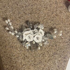 Elegant White Floral Hair Comb